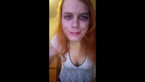 Snapshot of queenbitchholly chatting on December 17, 2025, 1:33 am queenbitchholly online show from December 17, 2025, 1:33 am