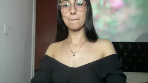 queenbyte_18 online show from May 1, 2026, 3:33 am