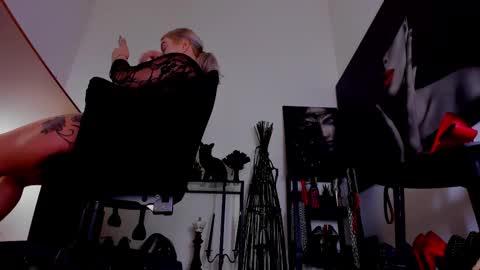 Misscatsnow online show from February 5, 2026, 2:05 am