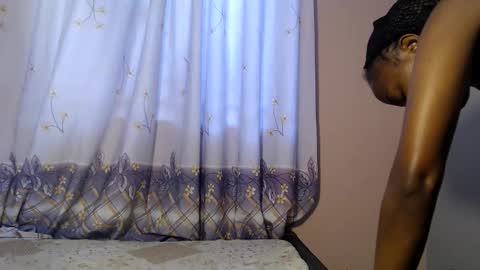 Snapshot of queenchloe1 chatting on June 8, 2026, 5:19 am queenchloe1 online show from June 8, 2026, 5:19 am