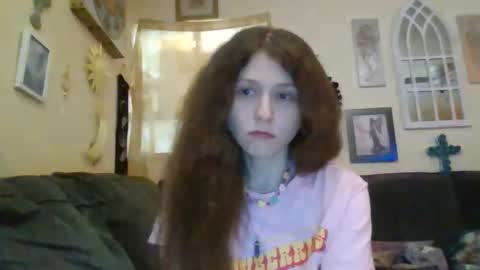 queencrimsonlvx online show from May 18, 2026, 1:17 pm
