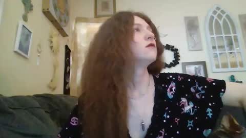 queencrimsonlvx online show from May 21, 2026, 12:50 am