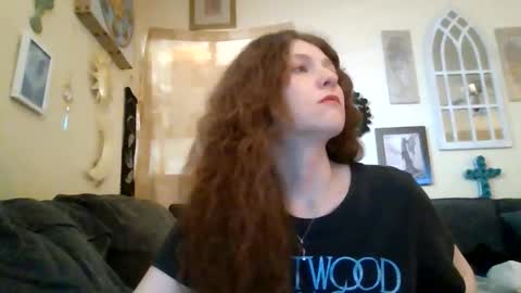 Snapshot of queencrimsonlvx chatting on June 11, 2026, 1:27 am queencrimsonlvx online show from June 11, 2026, 1:27 am