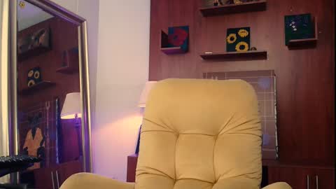 Snapshot of queendom_ing chatting on February 14, 2025, 7:44 pm Sweet Goddess online show from February 14, 2025, 7:44 pm