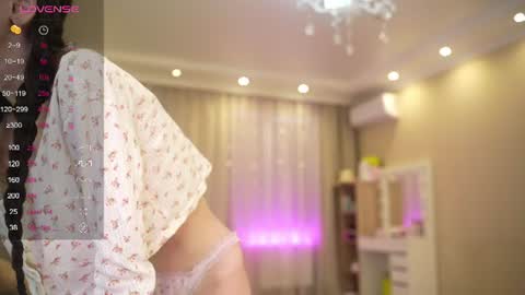 Nelly  INSTA  queenelia  online show from June 18, 2026, 9:47 am