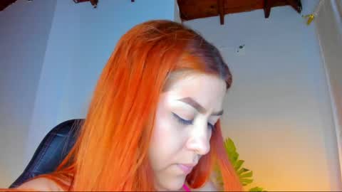 Snapshot of queengrett chatting on May 19, 2026, 6:36 pm Queen online show from May 19, 2026, 6:36 pm
