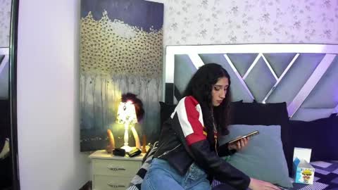 Snapshot of queenjenn__ chatting on May 7, 2026, 3:45 am QUEENJEENN online show from May 7, 2026, 3:45 am