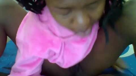 queenleona61 online show from October 10, 2025, 5:39 am