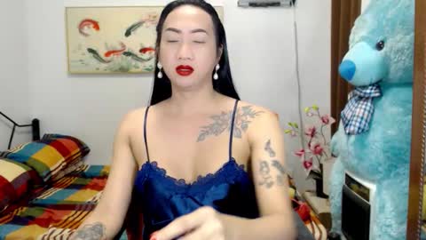 QUEEN online show from November 19, 2025, 9:53 am