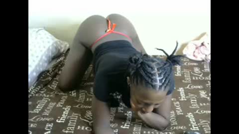 Snapshot of queenmojo_1_1 chatting on February 4, 2025, 7:18 am melly online show from February 4, 2025, 7:18 am