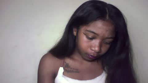 queennaya online show from July 24, 2026, 5:44 pm