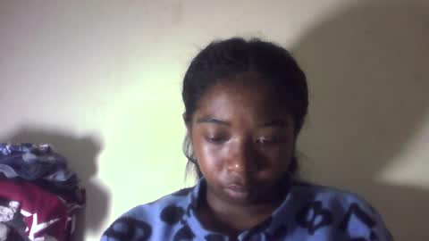 queennaya online show from August 1, 2026, 12:43 am