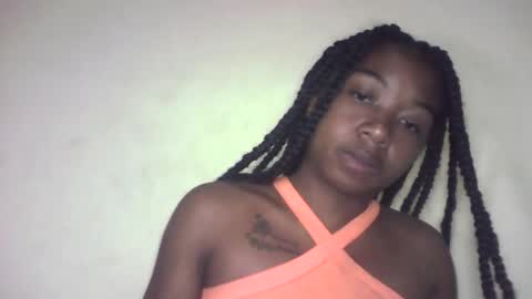 queennaya online show from August 5, 2026, 6:00 pm