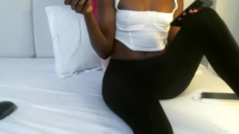 Snapshot of queenninaa chatting on July 19, 2026, 5:27 pm queenninaa online show from July 19, 2026, 5:27 pm