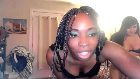 Snapshot of queenofheartsfaerah chatting on January 28, 2025, 5:11 am QueenOfHearts online show from January 28, 2025, 5:11 am