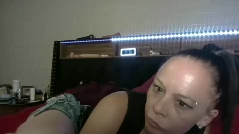 Snapshot of queenofmen33 chatting on June 8, 2026, 2:34 am queenofmen33 online show from June 8, 2026, 2:34 am
