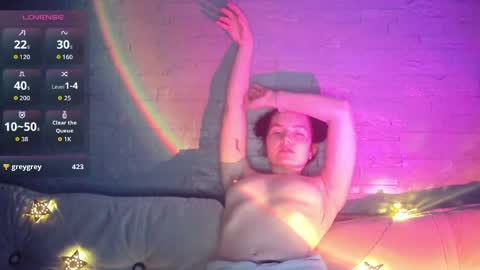 QueenOfModels online show from April 10, 2026, 3:39 pm