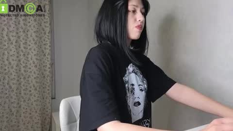 Snapshot of queenofwandss chatting on September 15, 2025, 9:26 pm follow my new insta online show from September 15, 2025, 9:26 pm