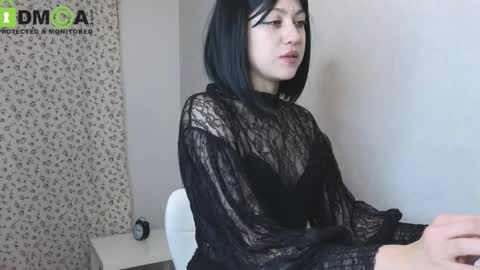 Snapshot of queenofwandss chatting on September 17, 2025, 10:11 pm follow my new insta online show from September 17, 2025, 10:11 pm