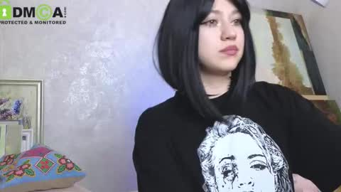 Snapshot of queenofwandss chatting on September 23, 2025, 5:49 pm follow my new insta online show from September 23, 2025, 5:49 pm