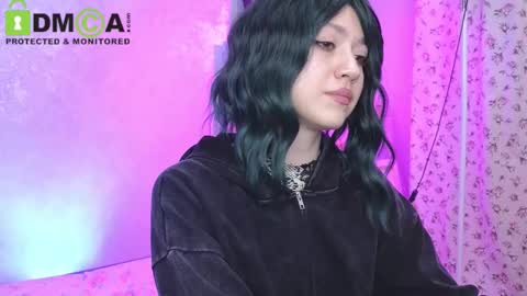 Snapshot of queenofwandss chatting on November 15, 2025, 4:03 pm follow my new insta online show from November 15, 2025, 4:03 pm