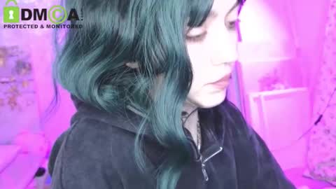 Snapshot of queenofwandss chatting on November 16, 2025, 2:00 pm follow my new insta online show from November 16, 2025, 2:00 pm