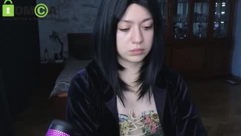 Snapshot of queenofwandss chatting on December 14, 2025, 11:04 am follow my new insta online show from December 14, 2025, 11:04 am