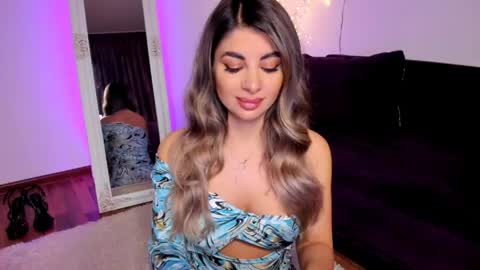 Snapshot of queenofyouredreams chatting on April 18, 2026, 10:10 pm Queennofyuredreams online show from April 18, 2026, 10:10 pm