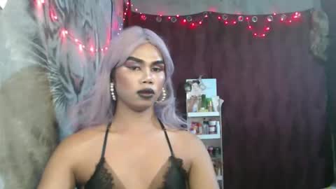 queenpinayebony_xx online show from April 18, 2026, 12:20 pm