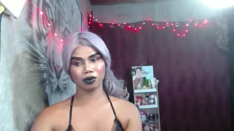 queenpinayebony_xx online show from April 18, 2026, 7:07 pm