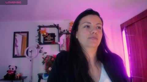 queenrose94 online show from February 9, 2026, 1:37 pm