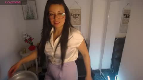 Snapshot of queenrose94 chatting on May 12, 2026, 9:23 pm queenrose94 online show from May 12, 2026, 9:23 pm