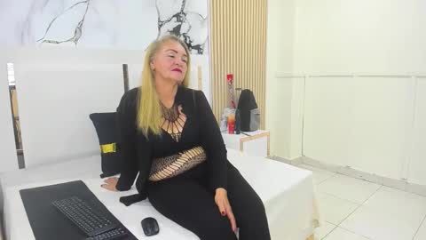 queenstarhyl online show from February 18, 2026, 1:56 am