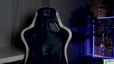 Queensy online show from September 12, 2025, 9:48 pm