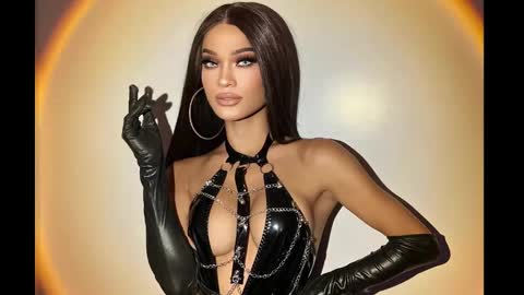 Snapshot of queenvalentinats chatting on December 28, 2024, 11:52 am ValentinaMoone online show from December 28, 2024, 11:52 am