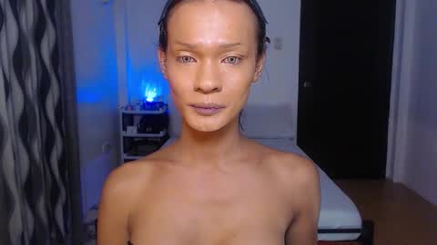 Snapshot of queenvalentinats chatting on November 24, 2025, 1:27 am ValentinaMoone online show from November 24, 2025, 1:27 am