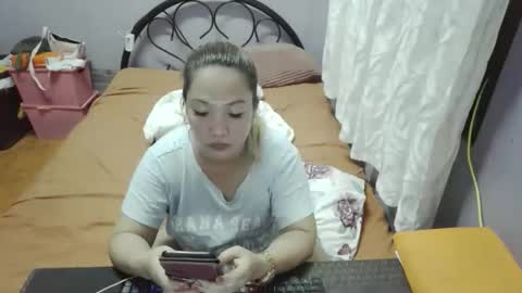 Snapshot of quelly40 chatting on December 1, 2025, 12:32 pm quelly40 online show from December 1, 2025, 12:32 pm