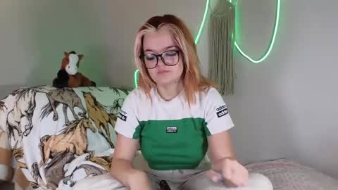 Bri online show from December 18, 2024, 4:20 am