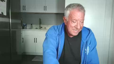 Snapshot of quest_one chatting on October 19, 2025, 1:06 am Jim online show from October 19, 2025, 1:06 am