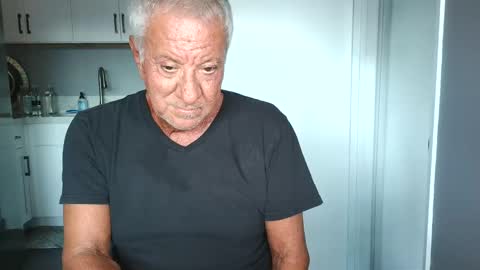 Snapshot of quest_one chatting on October 28, 2025, 12:25 am Jim online show from October 28, 2025, 12:25 am