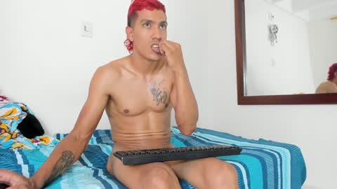 Snapshot of quinnandpuma chatting on January 12, 2025, 11:04 pm QuinnAndPuma online show from January 12, 2025, 11:04 pm