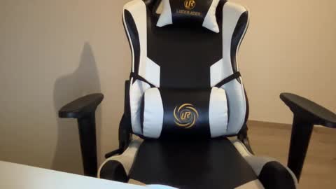 Snapshot of quinnyelena chatting on January 23, 2025, 8:13 pm Quinnyelena online show from January 23, 2025, 8:13 pm