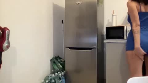 Snapshot of quinnyelena chatting on February 12, 2025, 3:38 pm Quinnyelena online show from February 12, 2025, 3:38 pm