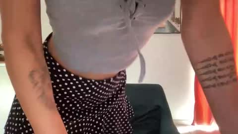 Snapshot of quinnyelena chatting on October 20, 2025, 10:59 am Quinnyelena online show from October 20, 2025, 10:59 am