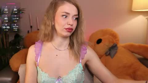 Nova Hollis online show from January 7, 2026, 2:52 pm