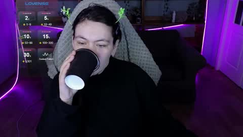 qwertyannie_lbo online show from April 23, 2026, 2:02 am