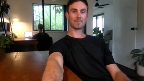 Snapshot of r3ve_ chatting on February 2, 2026, 5:39 am T online show from February 2, 2026, 5:39 am