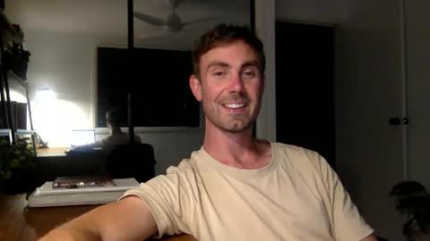 Snapshot of r3ve_ chatting on February 13, 2026, 10:22 am T online show from February 13, 2026, 10:22 am