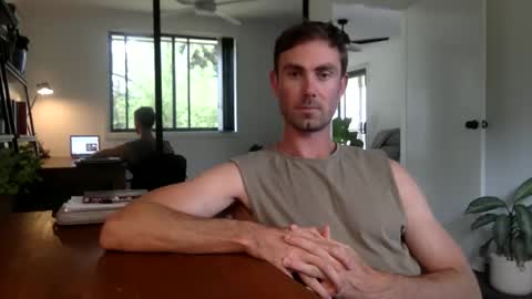 Snapshot of r3ve_ chatting on February 14, 2026, 2:08 am T online show from February 14, 2026, 2:08 am