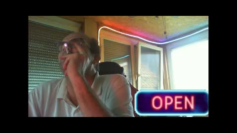 Snapshot of r_2d2_ chatting on December 18, 2024, 9:14 am dj mike online show from December 18, 2024, 9:14 am